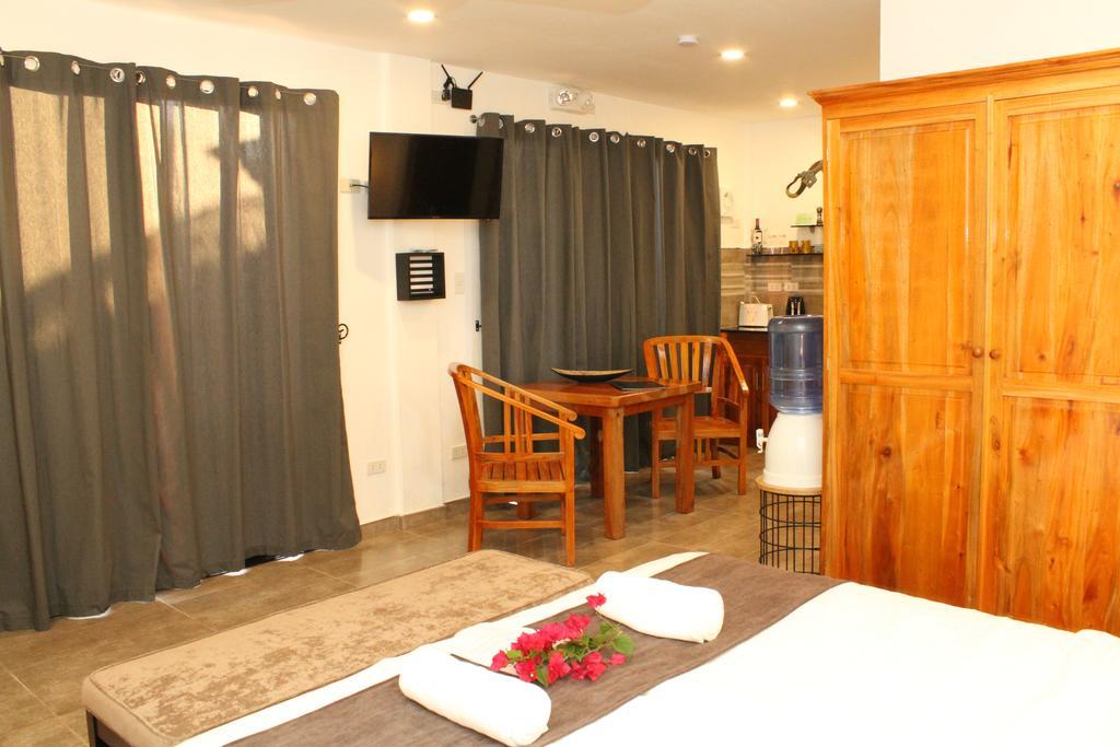 Alona'S Coral Garden Resort (Adults Only) ปางเลา ภายนอก รูปภาพ